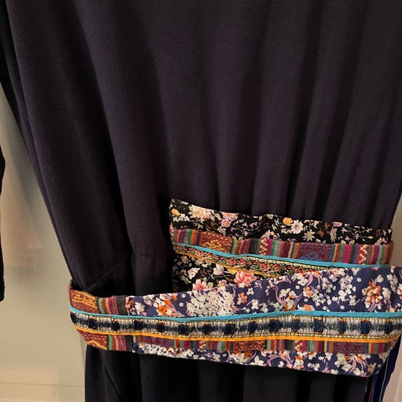 Anthropologie, 3/4 sleeve navy blue scoop neck top with attached belt, size S - Picture 2 of 6